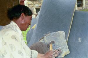 Slate carver in Tagong